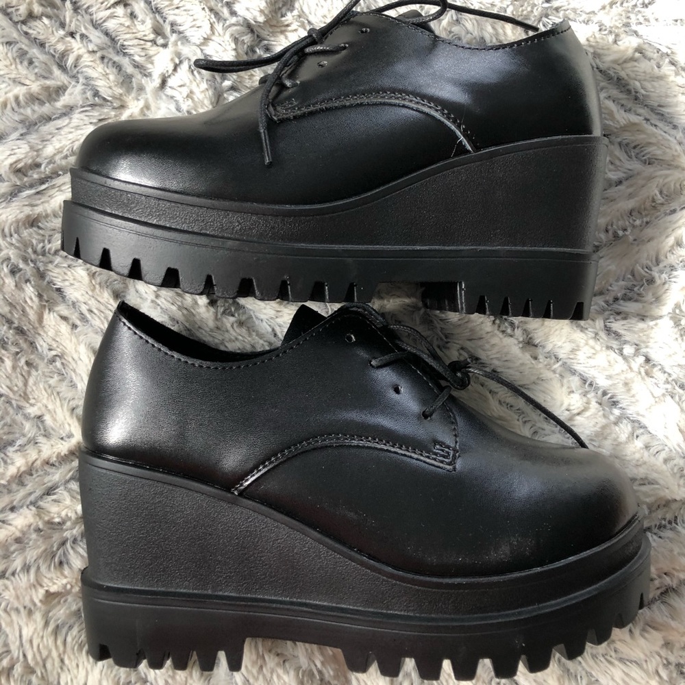 Platform dress shoes